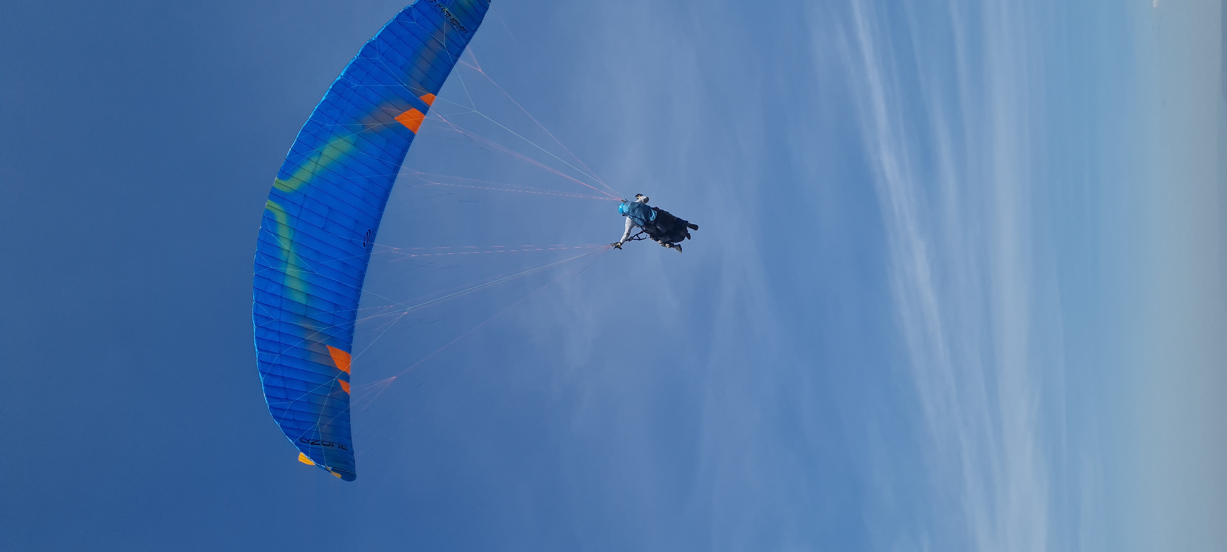 Paramaestro Ke tandem pilot preparing a wing at the Kijabe launch